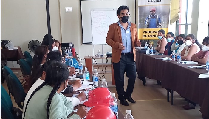 Collage de consultorías — BCR y ZAMNOR